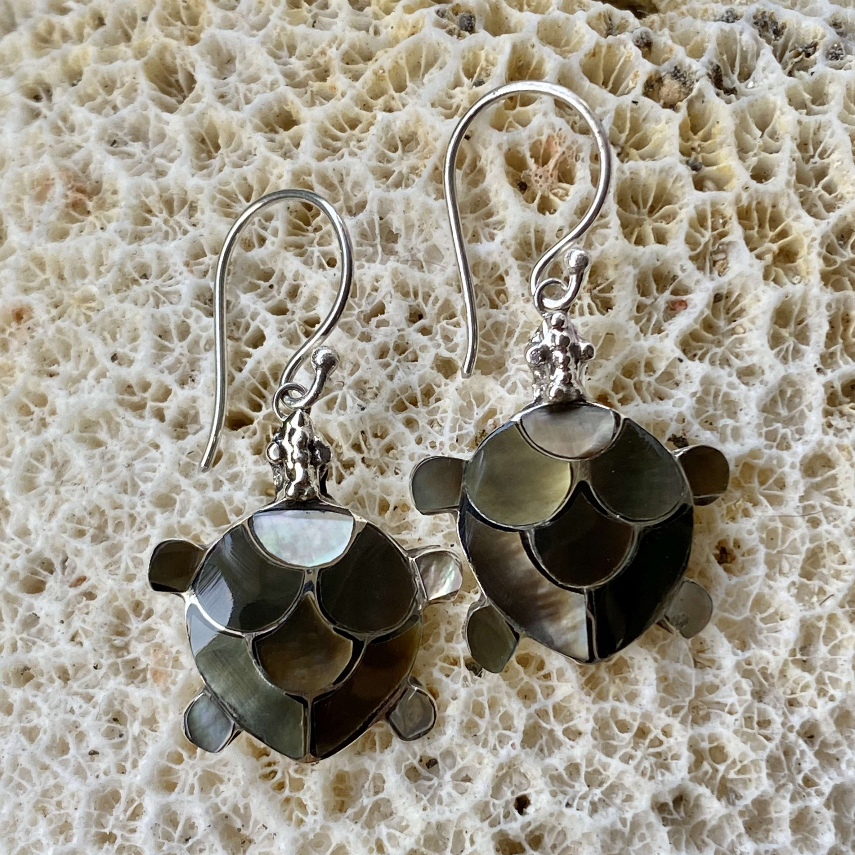 (HANDMADE 925 BALI SILVER TURTLE EARRINGS WITH JAVING SHELL)